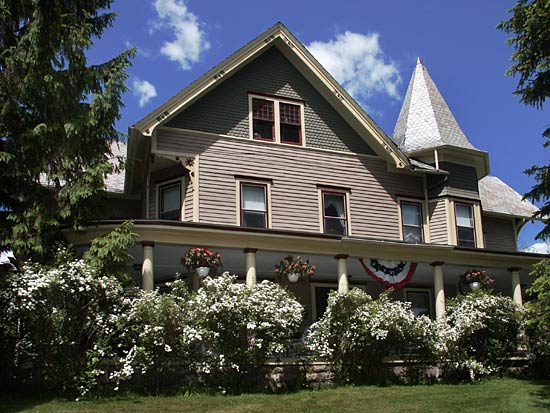 003-margaretville-mountain-inn-spring
