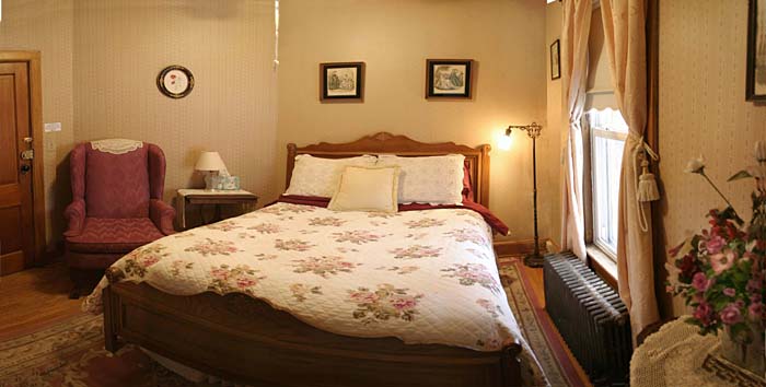 028-margaretville-mountain-inn-oak-room